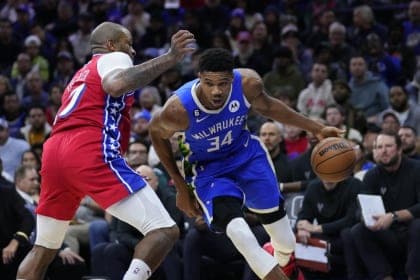 Antetokounmpo argues with arena worker, flings away ladder