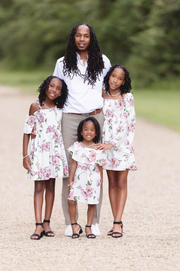 Anboran founder Ronnie Anderson Jr., and his three daughters (Photo Courtesy of Gwendolyn Quinn Public Relations)