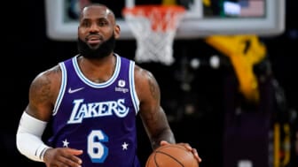 Reports: LeBron James agrees to 2-year extension with Lakers