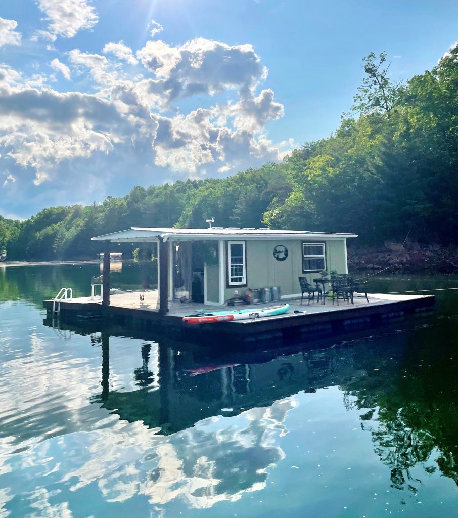 Couple Saves $27K A Year By Moving Into This Houseboat