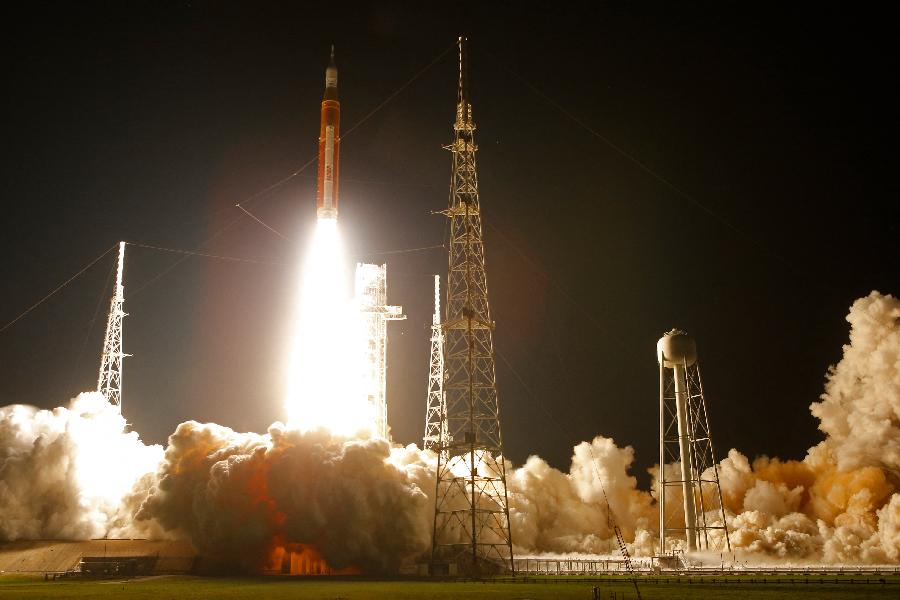 NASA SLS rocket launch (Joe Skipper-Reuters) 