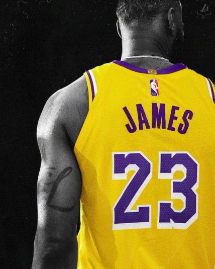 LeBron James will return to No. 23 next season after switching from No. 6