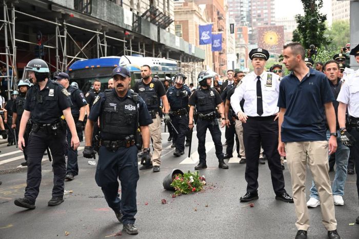 Brawl in gift distribution of the social media phenomenon in New York