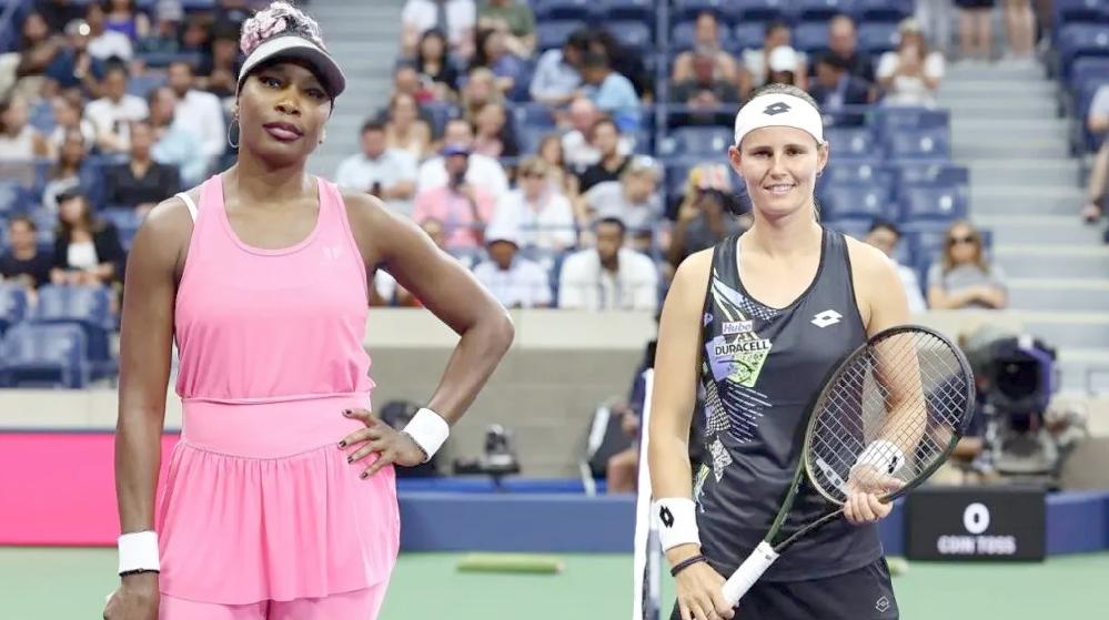 Venus Williams poses with Greet Minnen - (Simon Bruty/USTA)