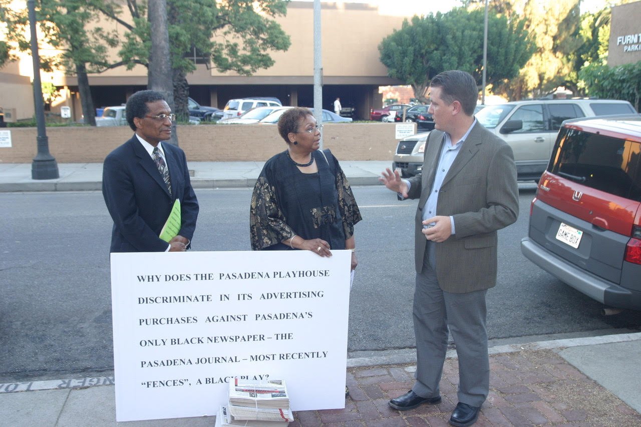 Joe and Ruthie Hopkins spoke to a bystander while protesting the Pasadena Playhouse for not advertising in the only Black newspaper in Pasadena. 