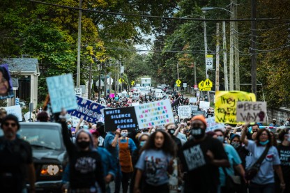 Protests in solidarity of Breonna Taylor's tragic death in Louisville, Kentucky. Image: Jon Cherry/ Getty Images.